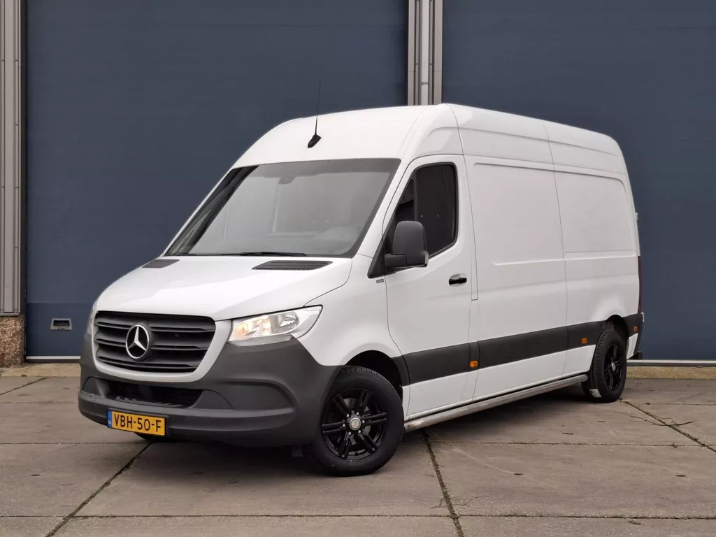 Mercedes-Benz Sprinter 211 2.2 CDI L2H2 AUTOMAAT / TREKHAAK / NAVI / EURO 6 / CARPLAY