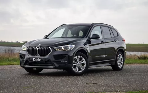 BMW X1 xDrive25e Executive CAMERA / CARPLAY / AUTOMAAT / LEDER / LED / CRUISE CONTROLE / STOELVERWARMING