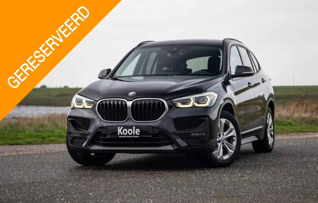BMW X1 xDrive25e Executive CAMERA / CARPLAY / AUTOMAAT / LEDER / LED / CRUISE CONTROLE / STOELVERWARMING