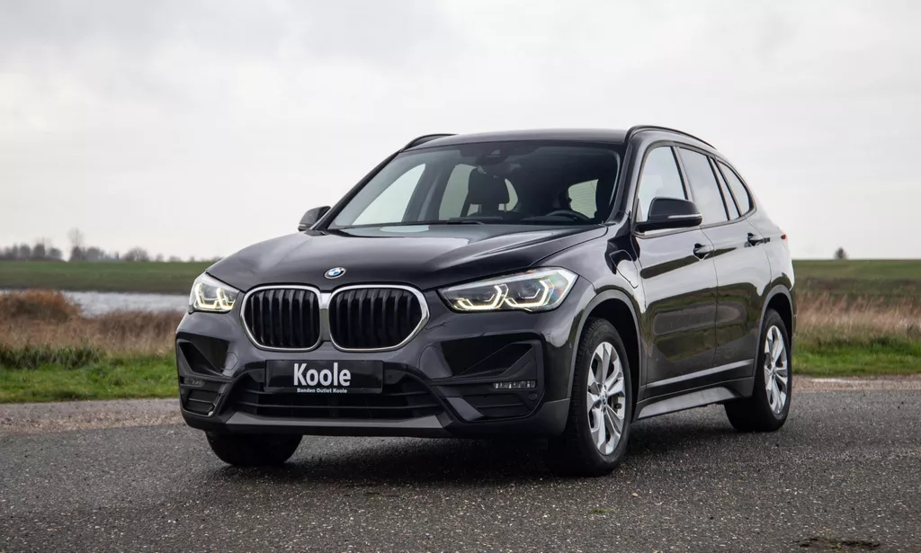 BMW X1 xDrive25e Executive CAMERA / CARPLAY / AUTOMAAT / LEDER / LED / CRUISE CONTROLE / STOELVERWARMING