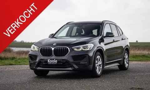BMW X1 xDrive25e Executive CAMERA / CARPLAY / AUTOMAAT / LEDER / LED / CRUISE CONTROLE / STOELVERWARMING