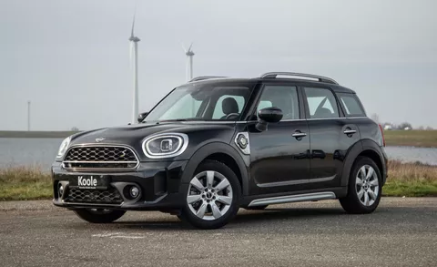 Mini Countryman 1.5 Cooper S E ALL4 Essential CAMERA / NAVI / CARPLAY / AIRCO / ZWART / STOELVERWARMING
