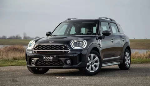 Mini Countryman 1.5 Cooper S E ALL4 Essential  CAMERA / NAVI / CARPLAY / AIRCO / ZWART / STOELVERWARMING