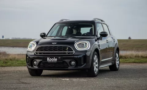 Mini Countryman 1.5 Cooper S E ALL4 Essential  CAMERA / NAVI / CARPLAY / AIRCO / ZWART / STOELVERWARMING