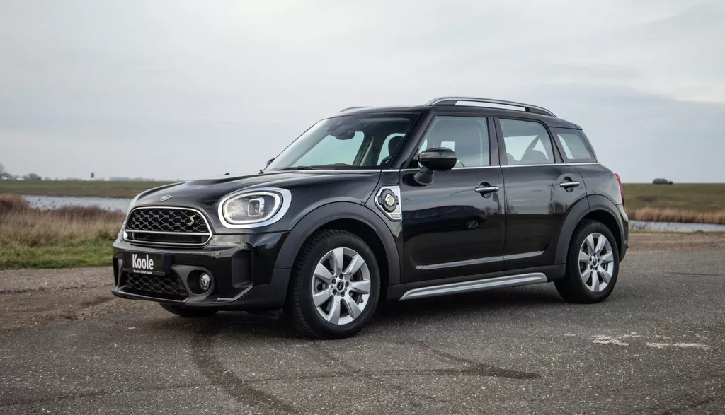 Mini Countryman 1.5 Cooper S E ALL4 Essential CAMERA / NAVI / CARPLAY / AIRCO / ZWART / STOELVERWARMING