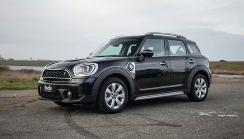 Mini Countryman 1.5 Cooper S E ALL4 Essential CAMERA / NAVI / CARPLAY / AIRCO / ZWART / STOELVERWARMING
