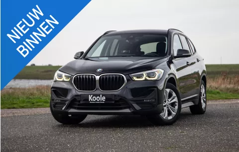 BMW X1 xDrive25e Executive CAMERA / CARPLAY / HEAD UP DISPLAY / LEDER / LED / CRUISE CONTROLE / STOELVERWARMING
