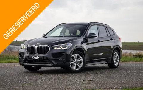 BMW X1 xDrive25e Executive CAMERA / CARPLAY / HEAD UP DISPLAY / LEDER / LED / CRUISE CONTROLE / STOELVERWARMING