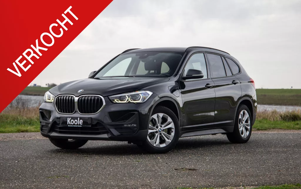BMW X1 xDrive25e Executive CAMERA / CARPLAY / AUTOMAAT / LEDER / LED / CRUISE CONTROLE / STOELVERWARMING