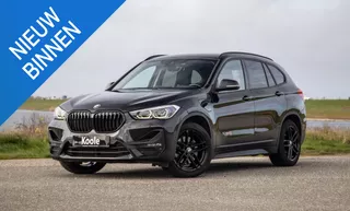 BMW X1 xDrive25e Executive BLACK LINE / CAMERA / CARPLAY / HEAD UP DISPLAY / LEDER / LED / CRUISE CONTROLE / STOELVERWARMING