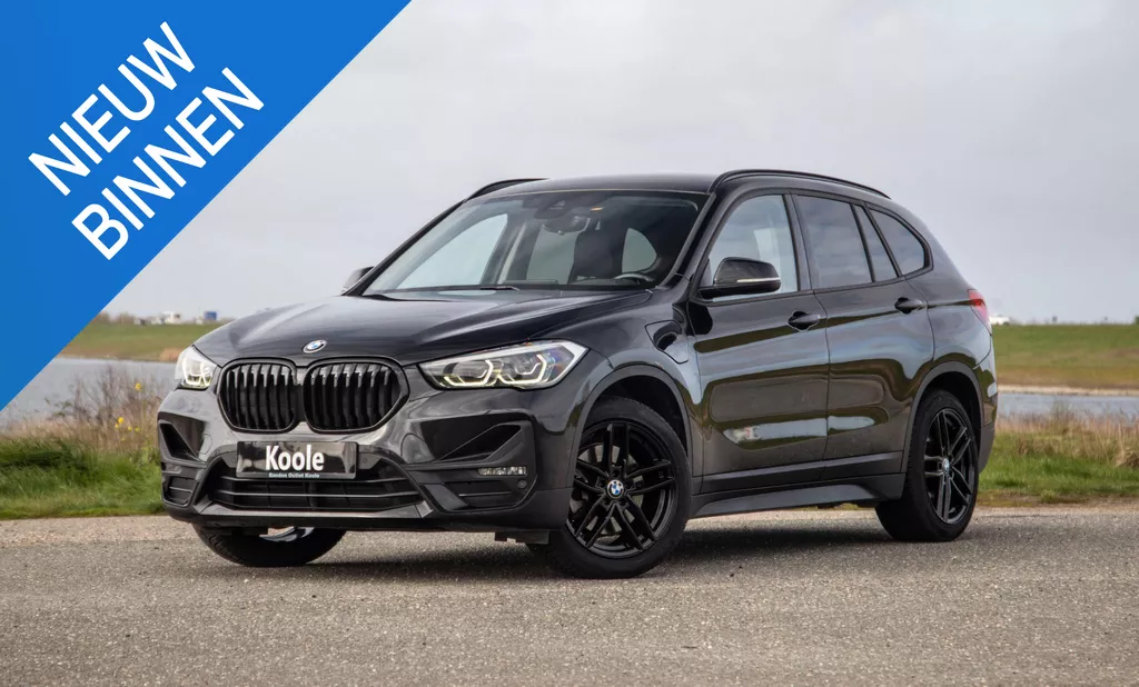 BMW X1 xDrive25e Executive BLACK LINE / CAMERA / CARPLAY / HEAD UP DISPLAY / LEDER / LED / CRUISE CONTROLE / STOELVERWARMING