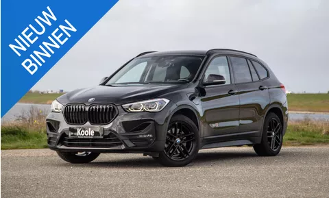 BMW X1 xDrive25e Executive BLACK LINE / CAMERA / CARPLAY / HEAD UP DISPLAY / LEDER / LED / CRUISE CONTROLE / STOELVERWARMING