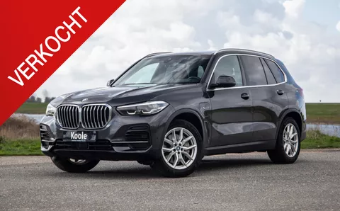 BMW X5 xDrive45e CARPLAY  / CAMERA / DEALER ONDERHOUDEN / BRUIN LEER / STOELVERWARMING
