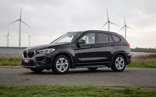 BMW X1 xDrive25e Executive CAMERA / CARPLAY / HEAD UP DISPLAY / LEDER / LED / CRUISE CONTROLE / STOELVERWARMING