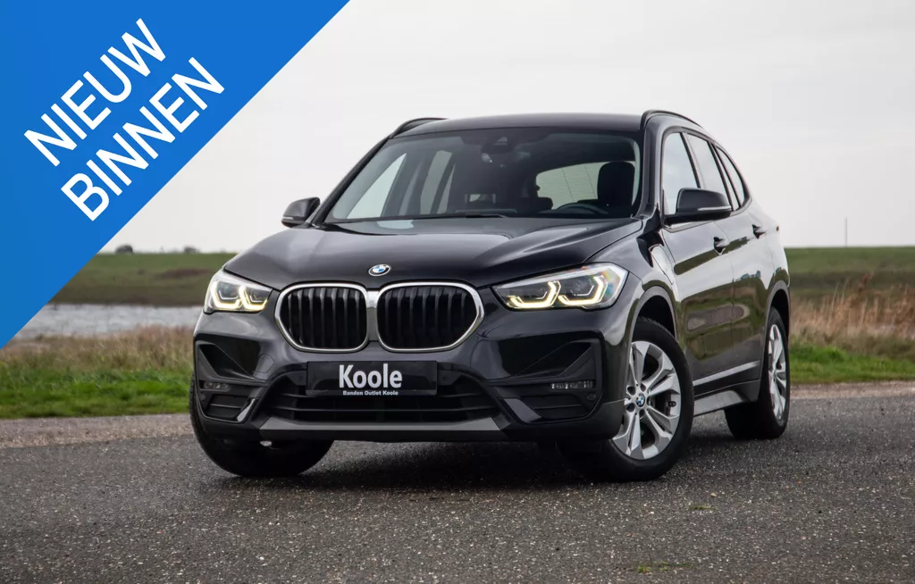 BMW X1 xDrive25e Executive CAMERA / CARPLAY / HEAD UP DISPLAY / LEDER / LED / CRUISE CONTROLE / STOELVERWARMING
