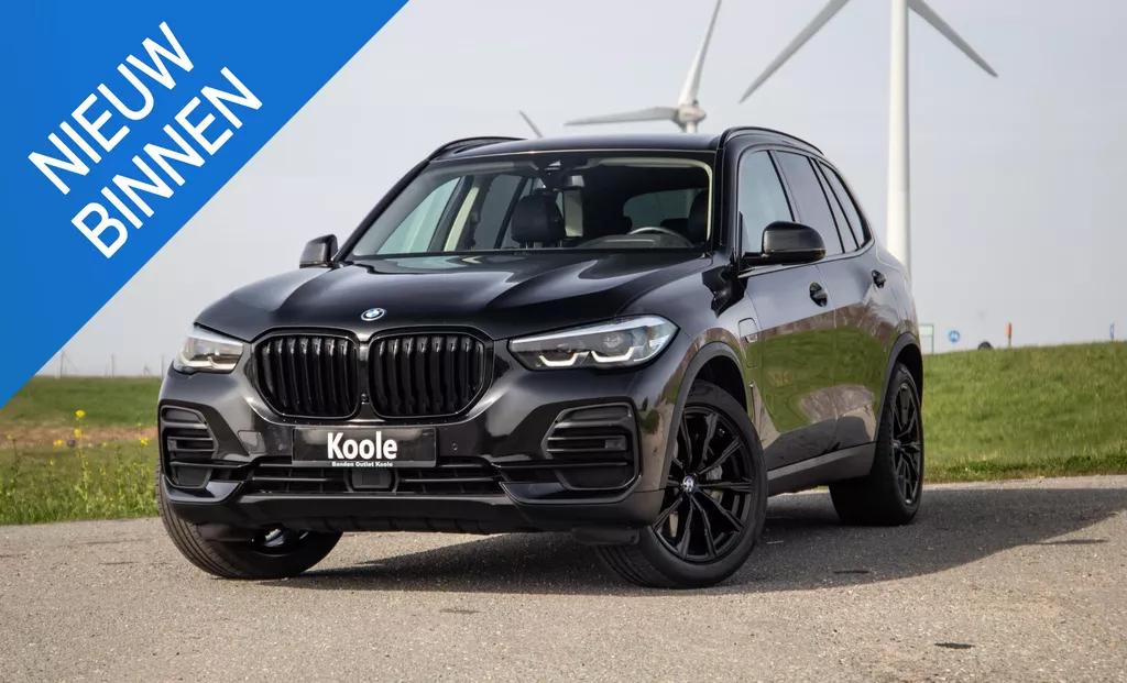 BMW X5 xDrive45e CARPLAY / CAMERA / DEALER ONDERHOUDEN /  LEER / STOELVERWARMING / BLACK ON BLACK