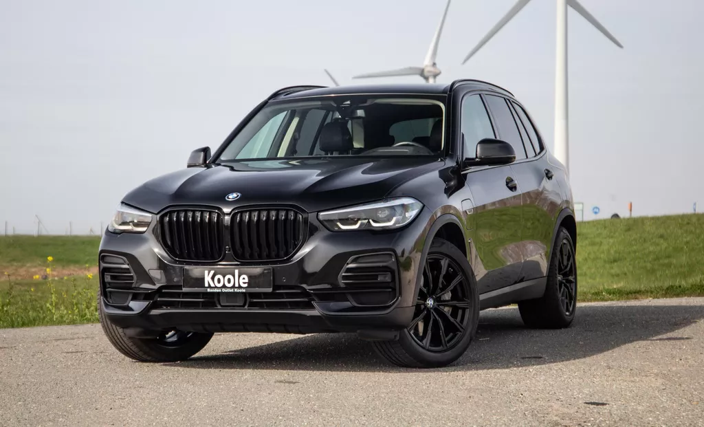 BMW X5 xDrive45e CARPLAY / CAMERA / DEALER ONDERHOUDEN /  LEER / STOELVERWARMING / BLACK ON BLACK