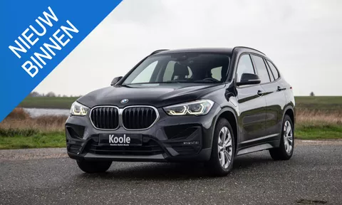 BMW X1 xDrive25e Executive CAMERA / CARPLAY / HEAD UP DISPLAY / LEDER / LED / CRUISE CONTROLE / STOELVERWARMING