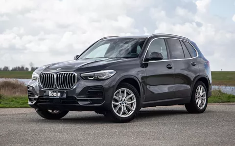 BMW X5 xDrive45e High Executive CARPLAY / CAMERA / DEALER ONDERHOUDEN / BRUIN LEER / STOELVERWARMING