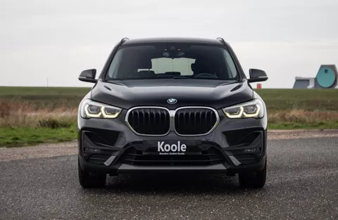 BMW X1 xDrive25e Executive X CAMERA / CARPLAY / HEAD UP DISPLAY / LEDER / LED / CRUISE CONTROLE / STOELVERWARMING