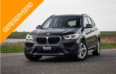 BMW X1 xDrive25e Executive X CAMERA / CARPLAY / HEAD UP DISPLAY / LEDER / LED / CRUISE CONTROLE / STOELVERWARMING