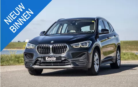 BMW X1 xDrive25e Executive BEIGE LEER / CAMERA / CARPLAY / HEAD UP DISPLAY / LED / CRUISE CONTROLE / STOELVERWARMING