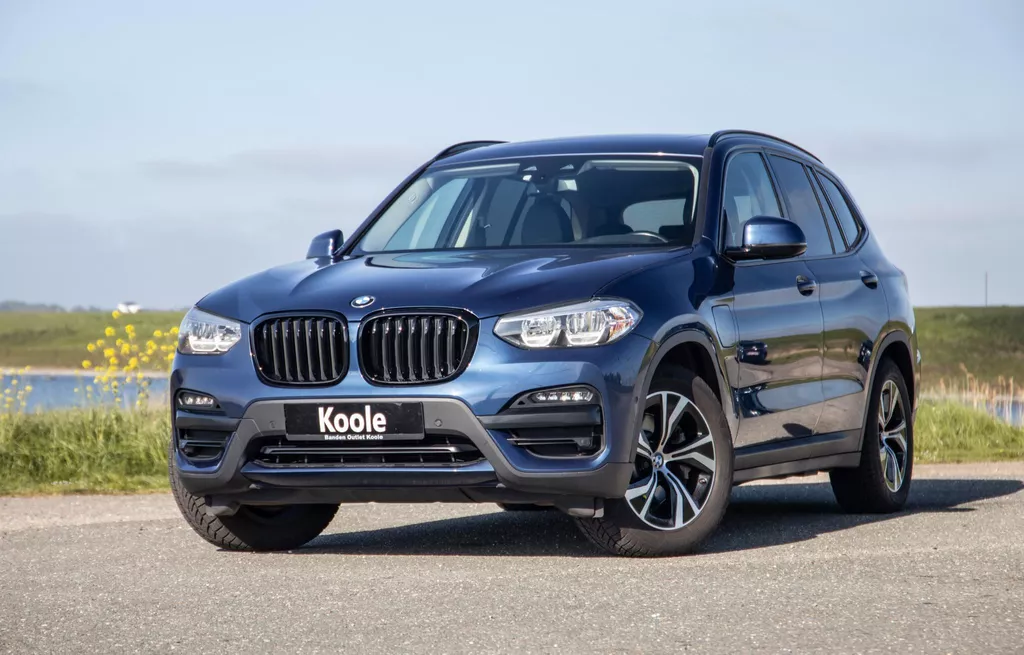 BMW X3 xDrive30e Executive BLACK LINE / PANORAMA DAK / CARPLAY / LEER / STOELVERWARMING / CAMERA