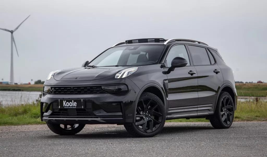 Lynk &amp; Co 01 1.5 BLACK LINE / PANORAMA DAK / 360 CAMERA / CARPLAY / STOELVERWARMING