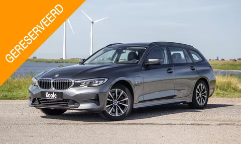 BMW 3-serie Touring 320e LED / DEALER ONDERHOUDEN / STOELVERWARMING / CAMERA / CARPLAY