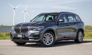 BMW X5 xDrive45e High Executive CARPLAY / CAMERA / DEALER ONDERHOUDEN / ZWART LEER / STOELVERWARMING / TREKHAAK