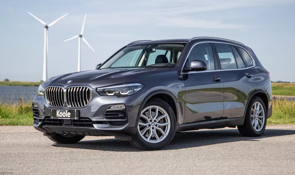 BMW X5 xDrive45e High Executive CARPLAY / CAMERA / DEALER ONDERHOUDEN / ZWART LEER / STOELVERWARMING / TREKHAAK