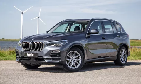 BMW X5 xDrive45e High Executive CARPLAY / CAMERA / DEALER ONDERHOUDEN / ZWART LEER / STOELVERWARMING / TREKHAAK