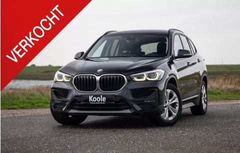 BMW X1 xDrive25e Executive X CAMERA / CARPLAY / HEAD UP DISPLAY / LEDER / LED / CRUISE CONTROLE / STOELVERWARMING
