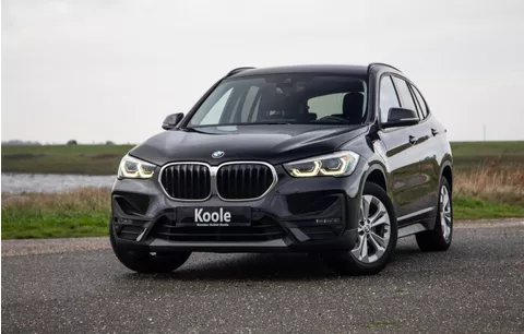 BMW X1 xDrive25e Executive X CAMERA / CARPLAY / HEAD UP DISPLAY / LEDER / LED / CRUISE CONTROLE / STOELVERWARMING