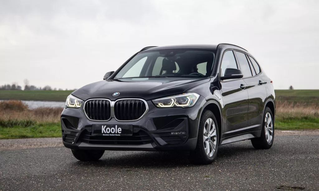 BMW X1 xDrive25e Executive CAMERA / CARPLAY / HEAD UP DISPLAY / LEDER / LED / CRUISE CONTROLE / STOELVERWARMING