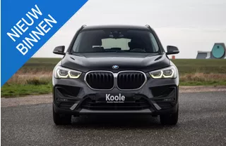 BMW X1 xDrive25e Executive CAMERA / CARPLAY / HEAD UP DISPLAY / LEDER / LED / CRUISE CONTROLE / STOELVERWARMING