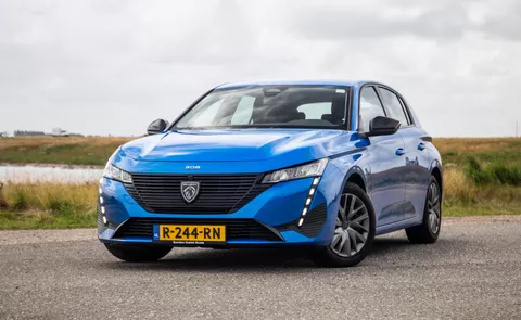 Peugeot 308 1.2 PureTech Active Pack Business CARPLAY / AIRCO / CRUISE CONTROLE / NEDERLANDSE AUTO