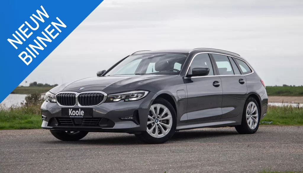 BMW 3-serie Touring 320e  LED / DEALER ONDERHOUDEN / CAMERA / CARPLAY / TREKHAAK