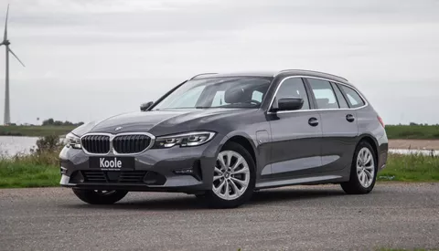 BMW 3-serie Touring 320e  LED / DEALER ONDERHOUDEN / CAMERA / CARPLAY / TREKHAAK